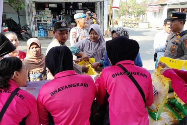 Polresta dan Bulog Banyuwangi Gelar Gerakan Pangan Murah di Puluhan Titik