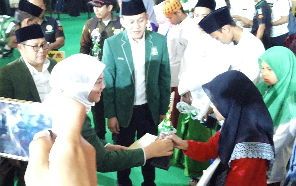 Hafalkan Alfiyah Selama Setahun, Dwi Ambarsari Juarai MKK